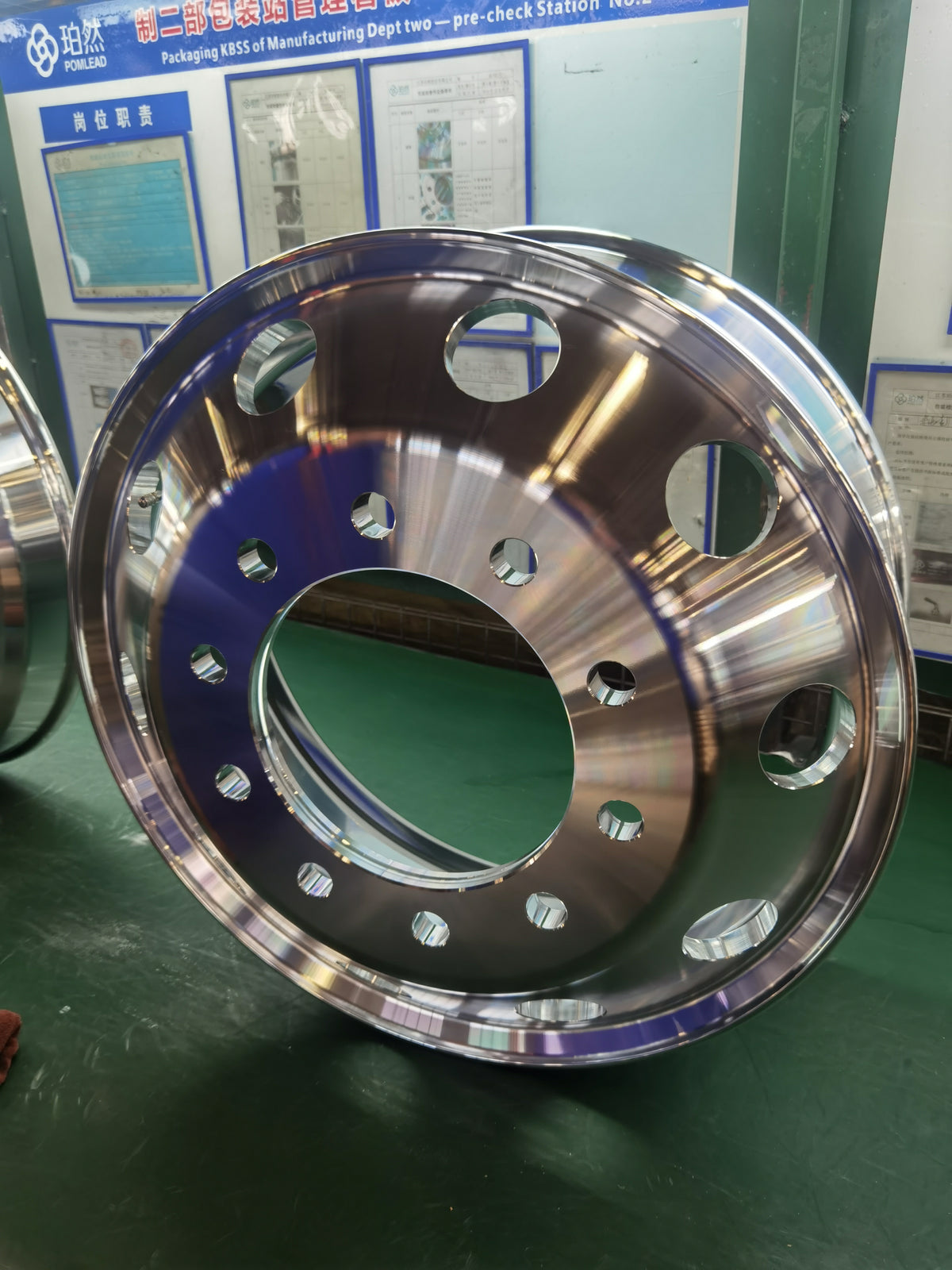 UpLead 22.5 x 8.25 Hub-Piloted Forged Aluminum Truck Wheels –Machined Polished